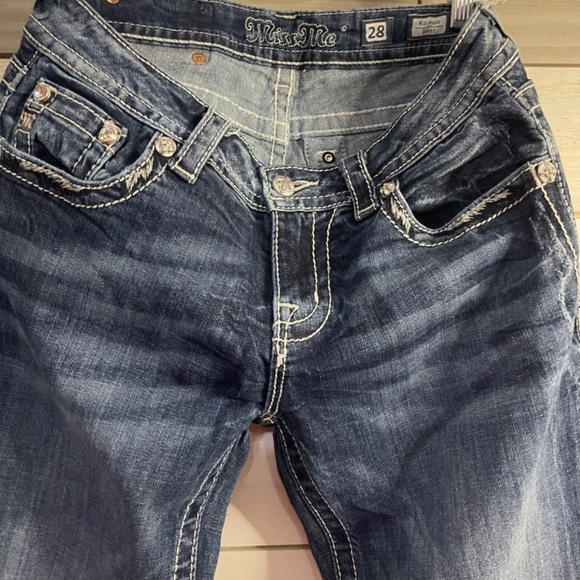 "Miss Me Jeans Size 28 Boot Cut with Embellishments: Sparkling Style for Every S - Picture 2 of 9